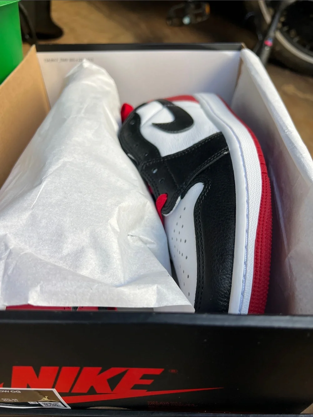 Nike Black White Red Low-Top Sneakers